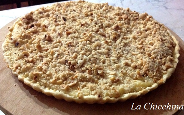 CROSTATA CON MACCAGNO, BESCIAMELLA AL ROSMARINO E NOCCIOLE