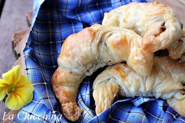 CROISSANT SALCICCIA E FUNGHI