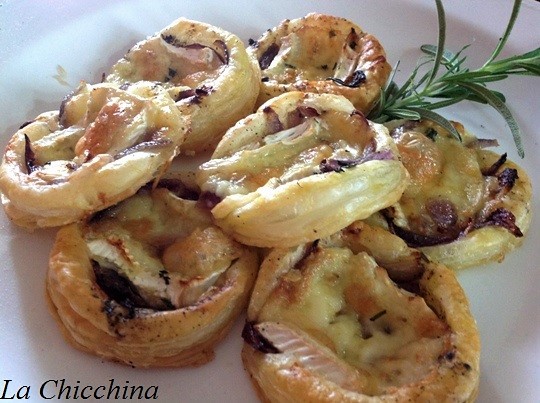 SFOGLIATINE CIPOLLE E BRIE