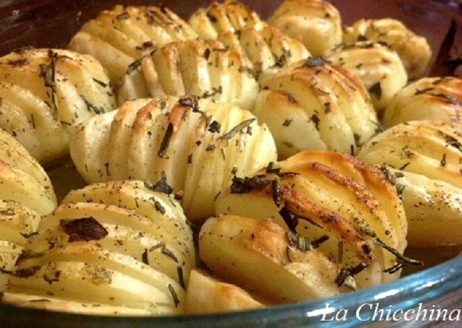 PATATE AL FORNO CROCCANTI ( HASSELBACK A MODO MIO)