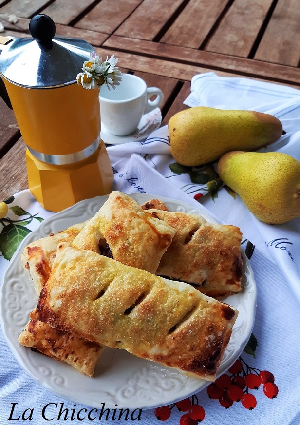 MINI STRUDEL CON PERE, CANNELLA E CREMA DI NOCCIOLE