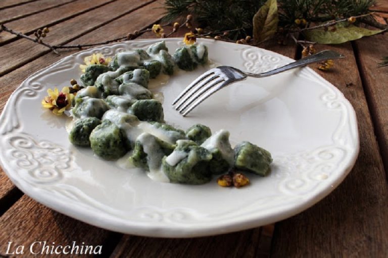 GNOCCHI CON SPINACI E FONDUTA DI MACCAGNO