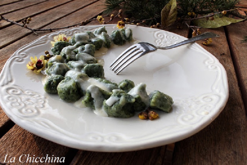 GNOCCHI CON SPINACI E FONDUTA DI MACCAGNO