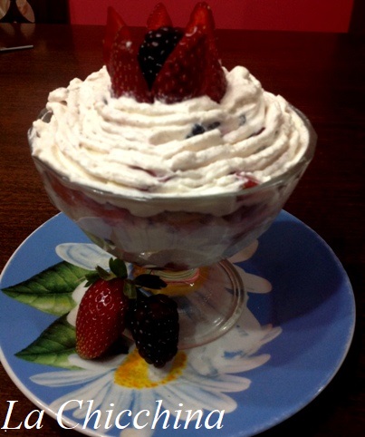 TIRAMISÙ AI FRUTTI DI BOSCO IN COPPA