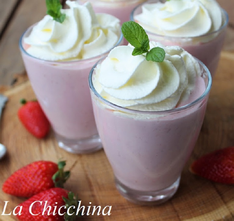 MOUSSE LEGGERA CON LE FRAGOLE