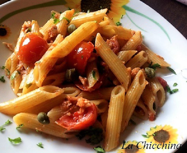 PENNE CON TONNO E POMODORINI