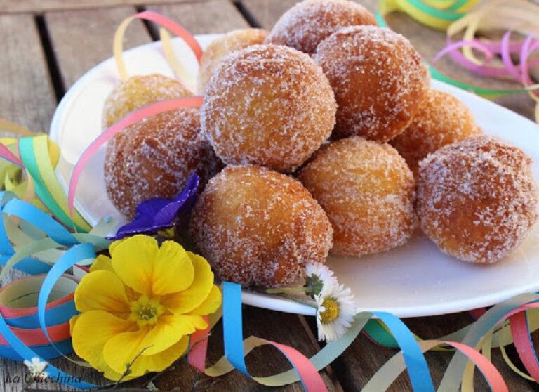 CASTAGNOLE ALLA RICOTTA PROFUMATE CON ARANCIA E LIMONE