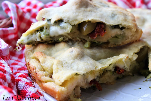 SFOGLIATA CON BROCCOLI, POMODORI SECCHI E OLIVE