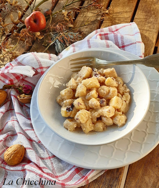 GNOCCHI CON “PESTO” DI NOCI E RADICCHIO ROSSO