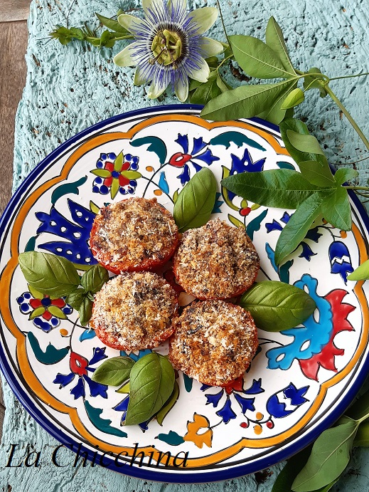 POMODORI GRATINATI CON OLIVE E CAPPERI