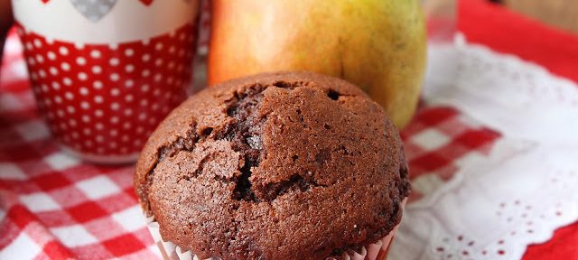 MUFFIN AL CIOCCOLATO, PERE E RUM