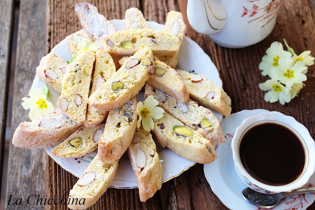CANTUCCI CON MANDORLE E PISTACCHI