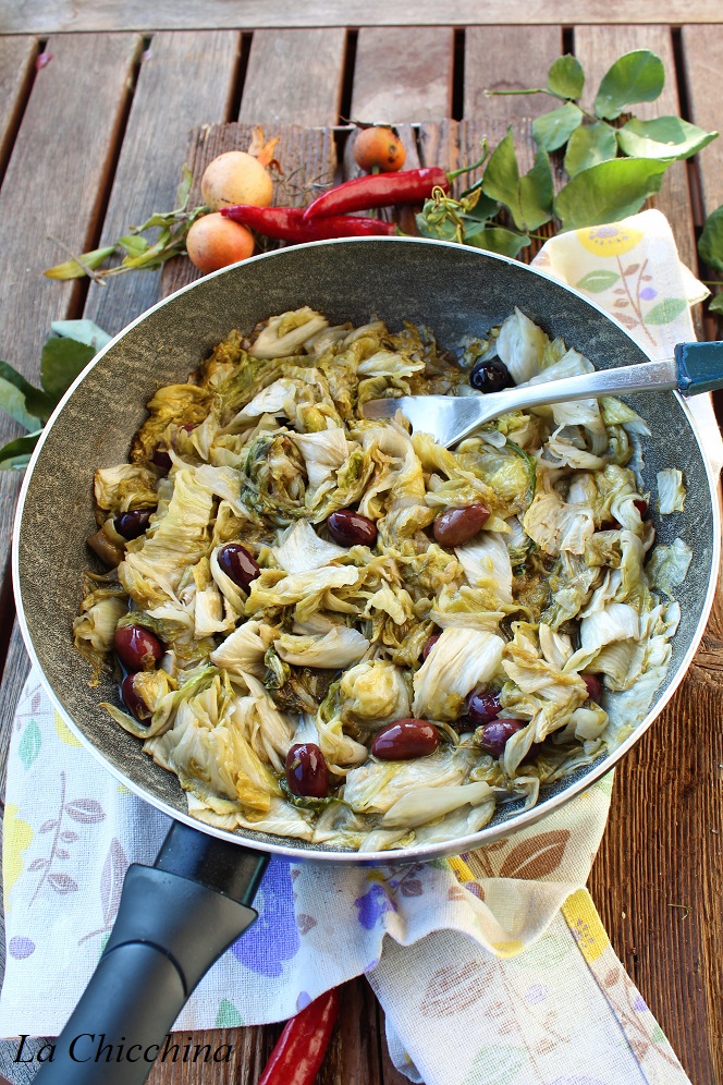 PAN DI ZUCCHERO CON ACCIUGHE E OLIVE